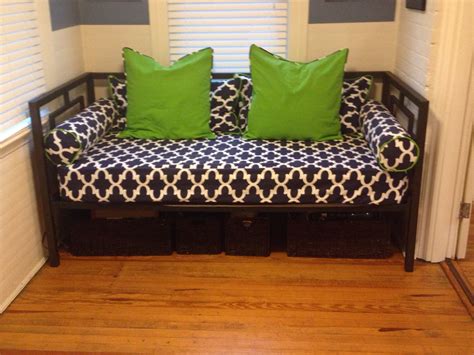 Two can sleep comfortably on it. Amazing Extra Long Twin Daybed - HomesFeed