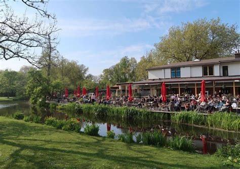 The vondelpark is an elongated city park that has evolved into a place/venue that hosts activities which bring people from all works of life together and this dates back all the way to 1865. Vondelpark Amsterdam: 5x lunchen en borrelen