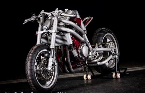 Raised in missouri, pitt dropped out his journalism and advertising studies two credit hours short of graduating, the mome. Hand-Build Motorcycle Stripped To Bare Minimum, | Motos ...
