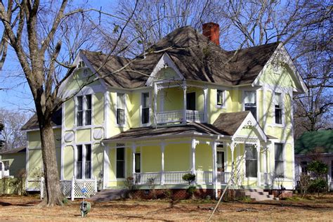 Most nursing homes in savannah, tn offer skilled nursing, post acute care and inpatient rehab for the elderly. Savannah, TN Historic District: Yellow House | The ...