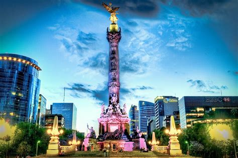 Flanking the paseo de la reforma in downtown mexico city, el ángel de la independencia is a column monument topped by a bronze depiction of the greek goddess victory, one of the most beloved symbols of the city. Angel de la Independencia, Mexico City | Here's a shot of ...
