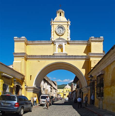 Do not hail taxis on the street in guatemala city. Arco de Santa Catalina, Antigua Guatemala - Sercano TV