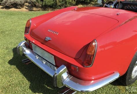 The pristine prancing horse sold at the rm sotheby's auction in monterey, california, where its bidding started at a hefty $35 million. Classic 1962 Ferrari California Spyder for Sale - Dyler