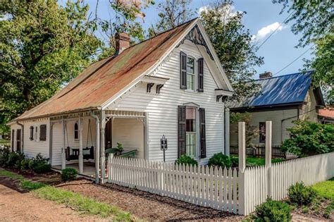 You Can Rent This Cottage Decorated By Holly Williams Hooked On Houses