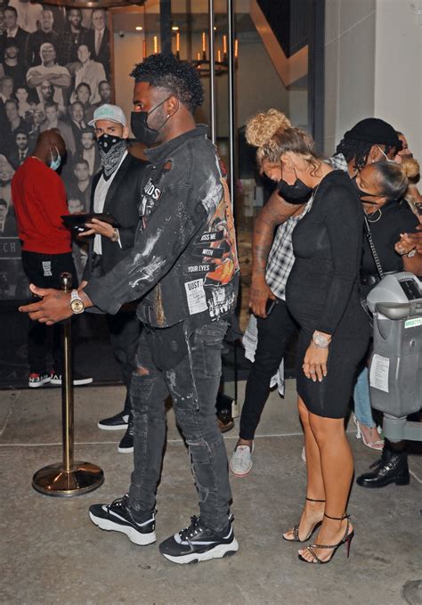 Vidéo Jason Derulo Et Sa Compagne Jena Frumes Enceinte Vont Dîner Au Restaurant Catch à Los