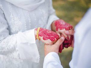 Hanya karena melihat isteri terlibat dalam pembicaraan dengan seorang lelaki, memunculkan sejumlah tanda tanya, ada apa isteri saya berbicara dengannya? Perhatikan Tanda-Tanda Ini Kalau Nak Tahu Lelaki Serius ...