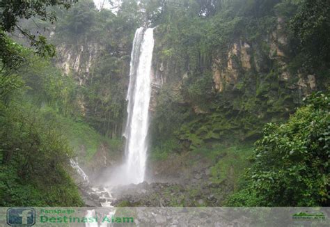 Adalah air terjun yang terletak di desa tanjung, kecamatan pakis aji, kabupaten jepara. Air Terjun Sepletus Pati