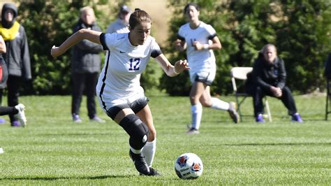 Tigers Top Ladies With Another Late Goal Kenyon College Athletics