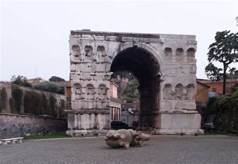 E' la seconda chiusura in pochi giorni per il maltempo. Maltempo a Roma, si ribalta anche il Rhynoceros griffato ...
