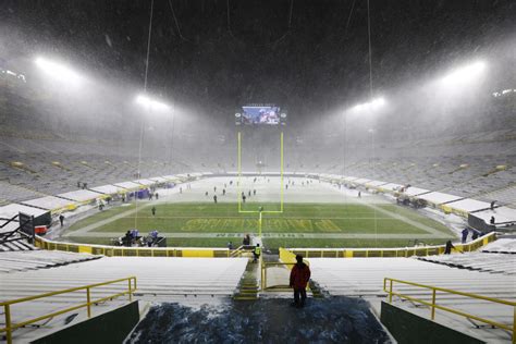 Look Snow At Nfl Stadium On Thursday Morning The Spun Whats