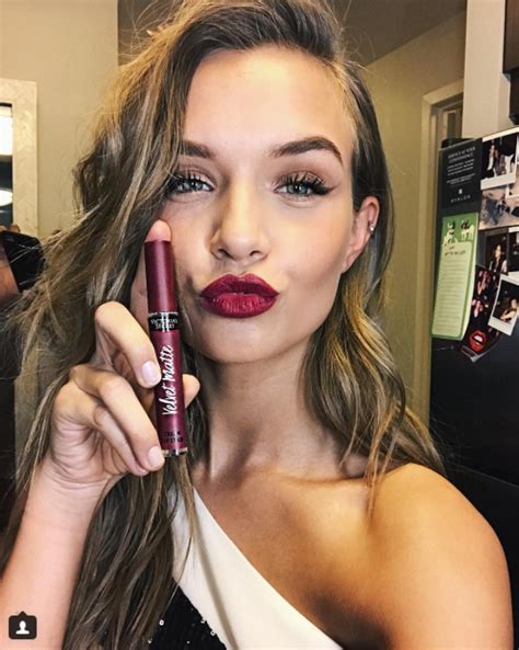 The Newest Vs Angel Shares Her Favorite Beauty Tips For A Night Out Night Beauty Routine