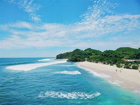 Harga tiket masuk di wbl adalah rp100.000 saat akhir pekan dan rp70.000 saat hari biasa. Pesona Pantai Watu Kodok Yang Unik - Antareja Tour Jogja