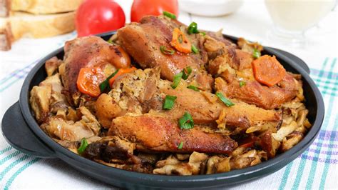 El conejo a la cortijera es un plato típico de la cocina andaluza, la receta fabulosa receta para conejo asado con patatas al pimentón. Carne: Tres riquísimas formas de cocinar el conejo (que no ...