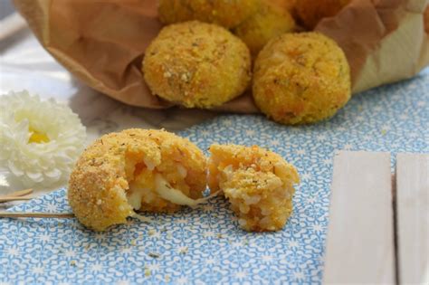 Polpette di patate e pane una ricetta saporita che ricorda i classici crocchè napoletani. Ricetta polpette di riso, carote e patate dal cuore ...