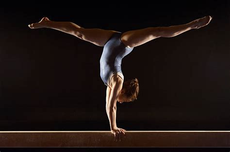Gymnastique Poutre Banque Dimages Et Photos Libres De Droit Istock