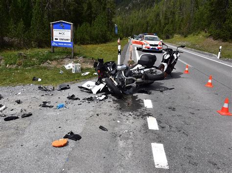 Heftiger Verkehrsunfall In Zernez Gr Fordert Zwei Schwerverletzte