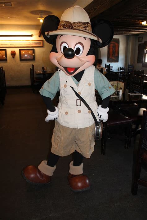 Unofficial Disney Character Hunting Guide Tusker House Dining With
