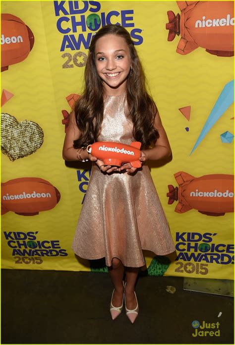 Maddie Ziegler And Dance Moms Cast Win At The Kids Choice Awards 2015