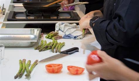 Por supuesto, el delantal está disponible. Escuela de cocina online - Escuela de Cocina TELVA online