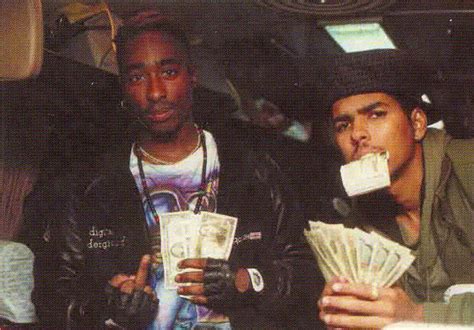 Born gregory jacobs and raised on the east coast, shock g eventually settled in oakland, where he formed digital underground in the late '80s. 2Pac (RIP) & Shock G; Digital Underground | Amaru, Retratos