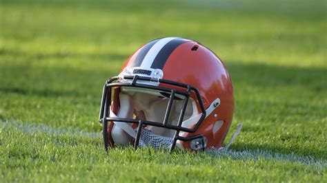 Cleveland browns news, updates, game results, injuries, photos and more. Cleveland Browns: Second player tests positive for COVID-19