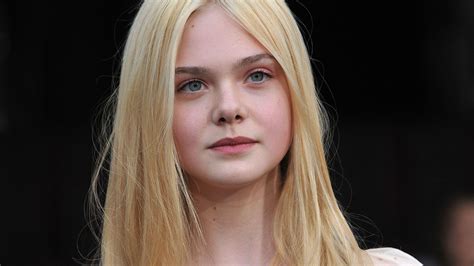 Blonde Hair Mary Elle Fanning With Background Of Black Hd Mary Elle