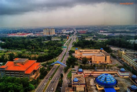 Mara digital mall gagal menarik ramai pengunjung sehingga menyebabkan tiga premisnya di kuantan, shah alam dan johor bahru ditutup tahun lalu. SoNy DiGiTaL: Shah Alam Landscape View