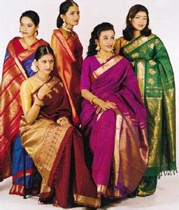 Pakaian tradisional kaum india dhoti atau dikenali sebagai pancha adalah pakaian tradisional lelaki di india. India - Pakaian Tradisional Kaum-Kaum Di Malaysia