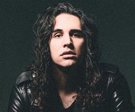 Gene simmons has recorded 1 hot 100 song. Gene Simmons Biography - Childhood, Life Achievements ...
