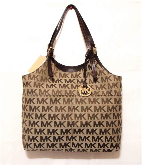 Harga yang rendah, barangan asal sahaja, penghantaran percuma dan cepat ke malaysia. Boutique Malaysia: MICHAEL KORS POCKET TOTE ~ MOCHA