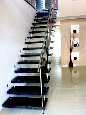 Steintreppe innen , ihr fachmann für steintreppen im ruhrgebiet und nrw, natursteintreppen, steintreppe, treppe granit, marmor, treppenanbieter und treppenbauer aus dortmund, bochum. Naturstein + Treppen aus Granit im Extertal | Freitragende ...