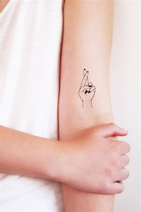 40 Cute Small Tattoo Designs For Girls