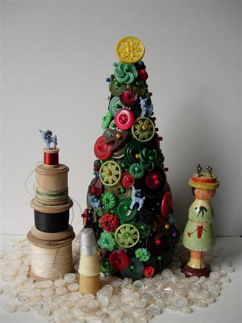 First lady melania trump has unveiled this year's white house christmas decorations, as she and her family celebrate their fourth christmas in office. 23 Creative And Unusual DIY Christmas Tree Ideas ...