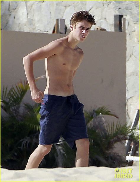 Justin Bieber Shirtless In Cabo With Selena Gomez Photo 2615501