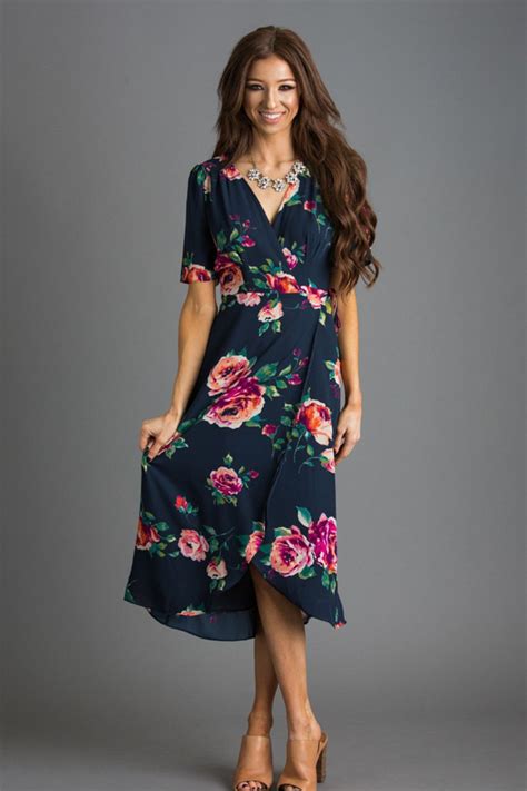 35 Best Floral Dress Ideas For Women Look More Pretty Wrap Dress Floral Guest Attire Cute