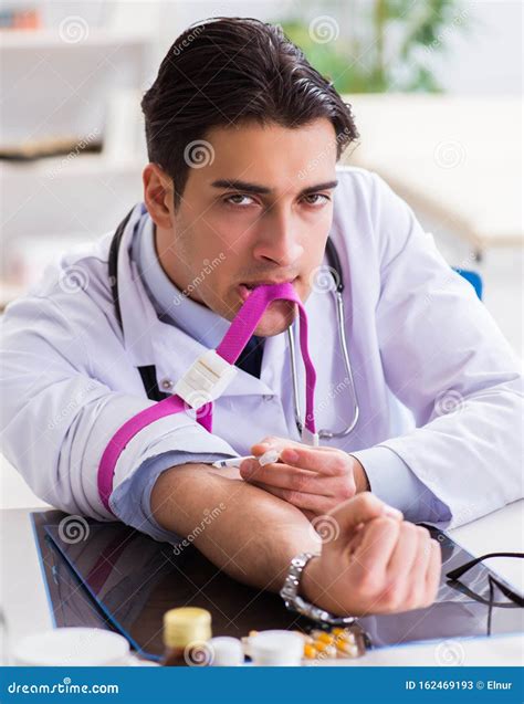 Doctor Drug Addict In The Hospital Stock Image Image Of Drug Addict
