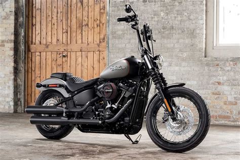 The fat bob is one of several softail models you can buy with the standard 107 model has a starting price of $16,999. 2018 Harley-Davidson Street Bob, Fat Bob, Fat Boy and ...