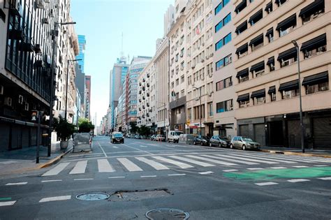 La provincia de buenos aires reportó 13.510 nuevos casos, y con un total de 1.505.244 acumulados, sigue siendo el distrito con mayor cantidad de contagios diarios. Coronavirus en Buenos Aires: postales únicas de una ciudad ...