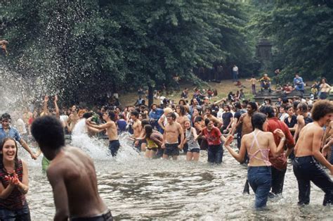 Pictures That Show Just How Far Out Hippies Really Were Hippie Pictures Woodstock