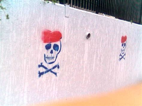 La boina roja es un elemento muy común en el uniforme militar de muchos ejércitos del mundo y, por normal general, se considera un símbolo de las fuerzas especiales. Calaveras con boínas rojas