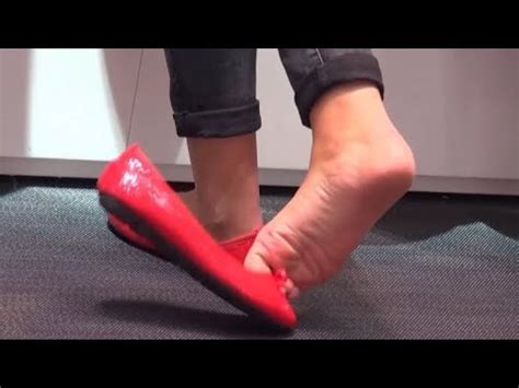 Candid Shoeplay Hostess Motorshow Shoeplay Dipping Youtube