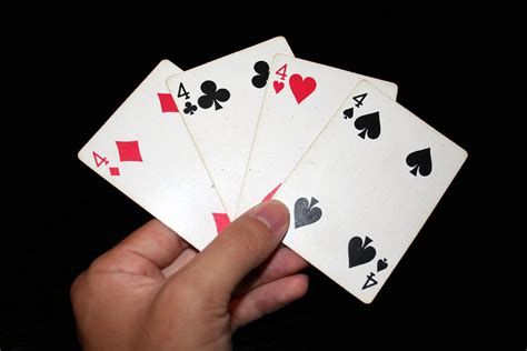 File:4 playing cards.jpg - Wikipedia