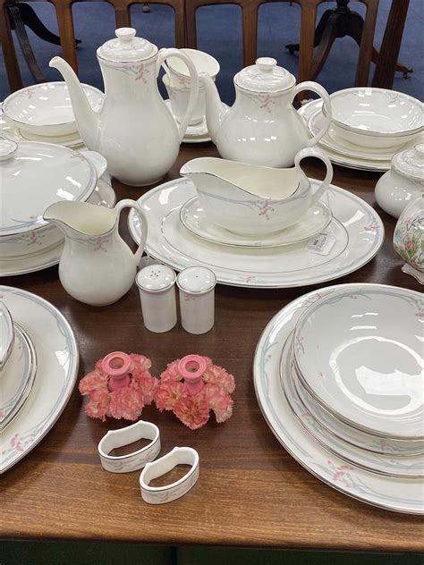 Lot 509 A Royal Doulton Carnation Tea And Dinner
