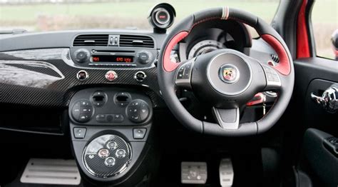 Possono essere montati su richiesta su tutte le altre versioni. Abarth 695 Tributo Ferrari (2011) review | CAR Magazine