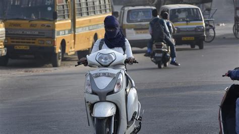 Riding Without Helmet Most Common Offence On Delhi Roads In Last Three
