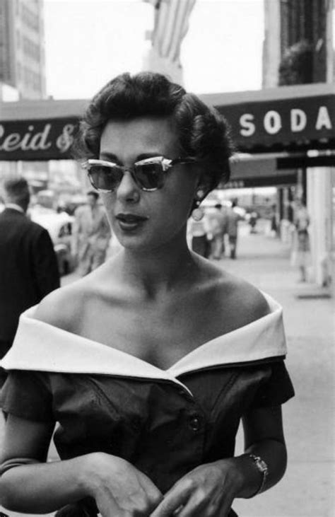 The complex hairstyles of the 40s were on their way out, and loose hair without any clips, for the first time in history, was coming into style. Short Hair - One of the Favorite Women's Hairstyles in the ...