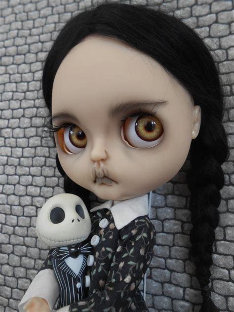 custom wednesday addams blythe doll en 2020 muñecas blythe muñecas góticas y novia muerta