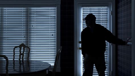 We Asked 86 Burglars How They Broke Into Homes