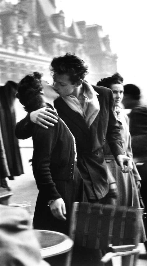 Robert Doisneau Kiss In Front Of The Hôtel De Ville 1950 © Atelier