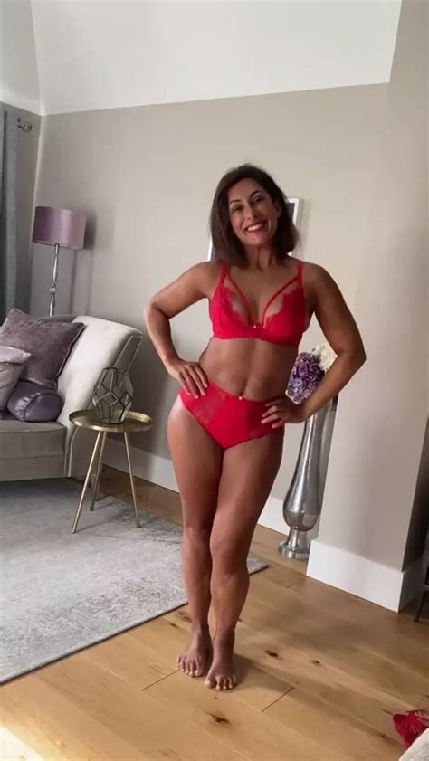 Loose Women S Saira Khan Told She Looks As She Poses In Racy Red Lingerie Irish Mirror